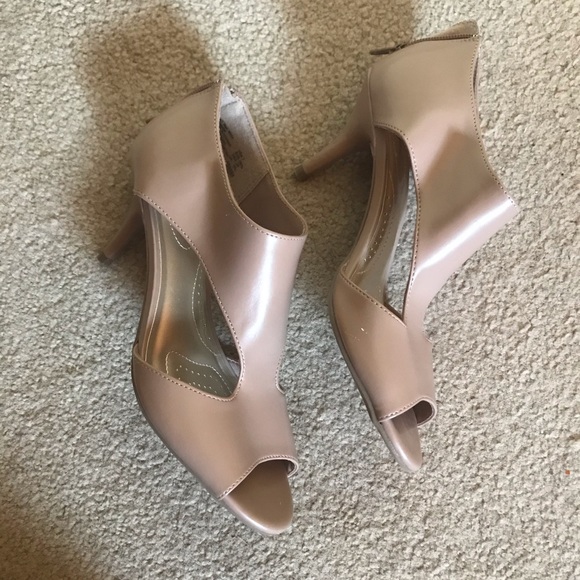 Cute nude heels - Picture 2 of 6